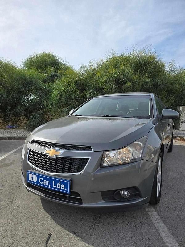 Cinza Usado 2010 Chevrolet Cruze LT Sedan | € 6.950 (Preço justo) - Imagem 1/4