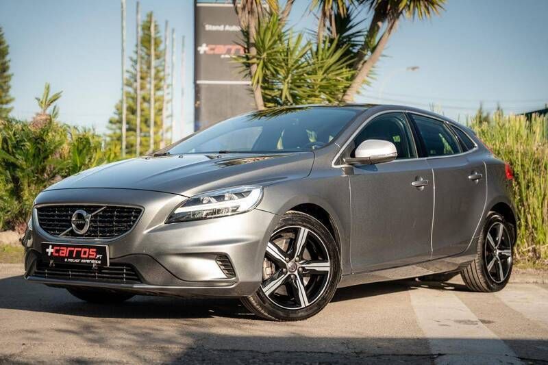 Cinzento Usado 2018 Volvo V40 Carrinha | € 17.900 (Preço justo) - Imagem 1/4