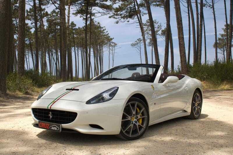 Branco Usado 2011 Ferrari California | € 127.999 - Imagem 1/4