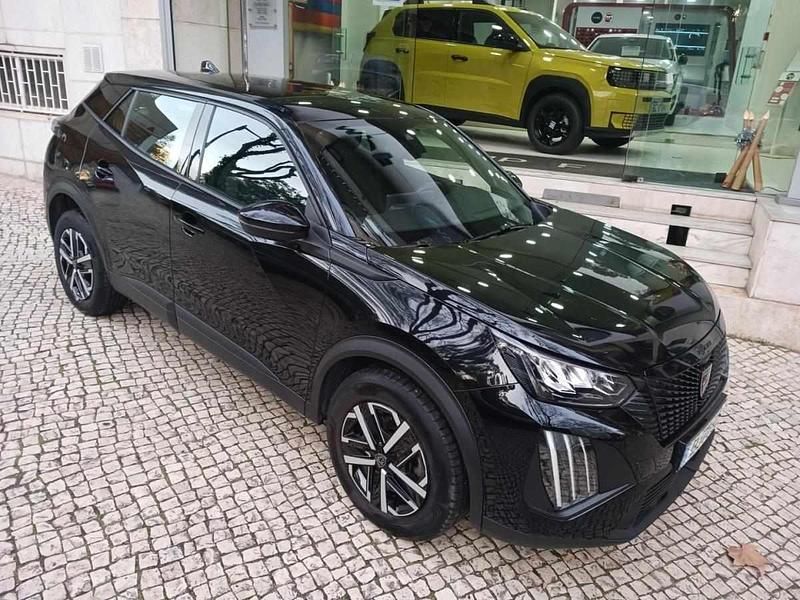 Usado Peugeot 2008 102 HP (75 kW) 2024 Cinzento SUV