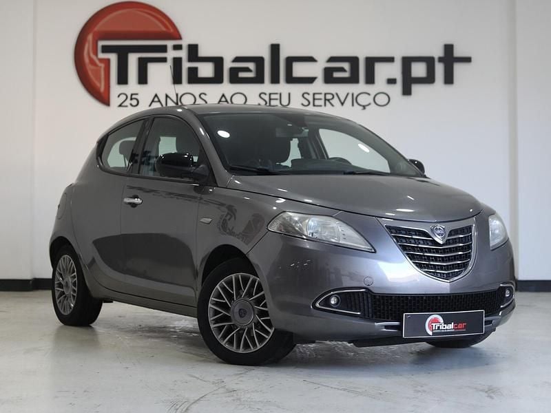 Cinza Usado 2012 Lancia Ypsilon S Citadino | € 6.900 - Imagem 1/4