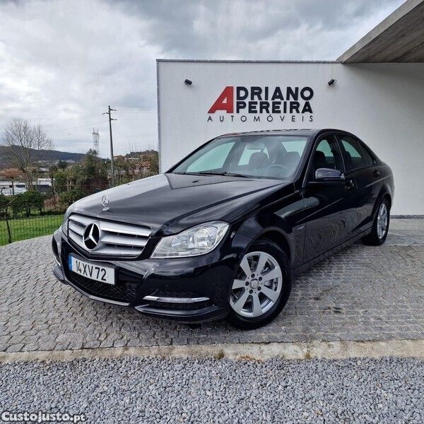 Preto Usado 2011 Mercedes C200 Classic Sedan | € 15.900 (Preço justo) - Imagem 1/1