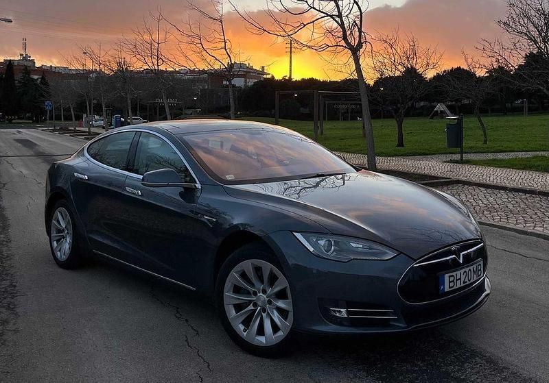 Usado 2013 Tesla Model S Citadino | € 20.500 - Imagem 1/4