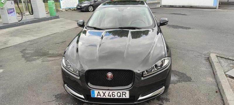 Cinzento Usado 2015 Jaguar XF Sedan | € 15.000 (Preço justo) - Imagem 1/4