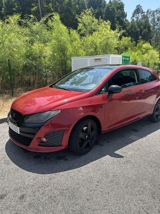 Vermelho Usado 2010 Seat Ibiza SC Citadino | € 11.400 (Preço justo) - Imagem 1/4