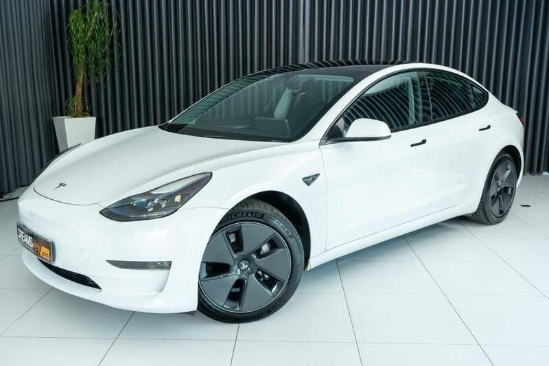Branco Usado 2023 Tesla Model 3 Sedan | € 33.900 (Preço justo) - Imagem 1/4