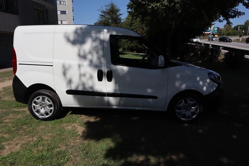 Usado Fiat Doblò 120 HP (88 kW) 2022 Branco Monovolume