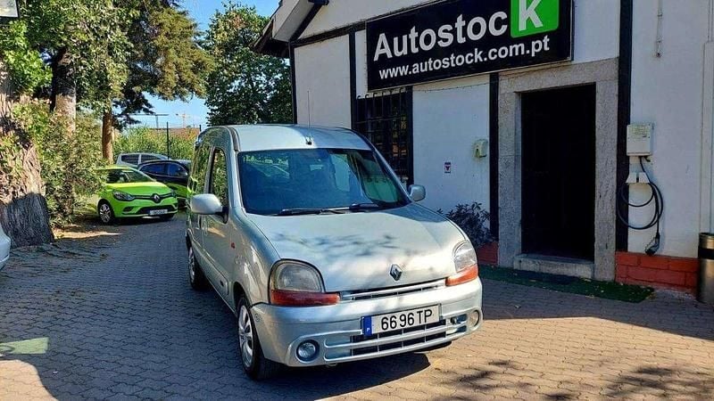 Usado Renault Kangoo Expression 65 HP (47 kW) 2002 Cinzento Monovolume
