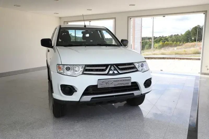 Branco Usado 2015 Mitsubishi L200 Intense Pickup | € 18.700 (Preço justo) - Imagem 1/4