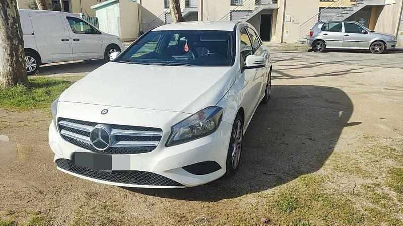 Usado Mercedes A180 109 HP (80 kW) 2015 Branco Citadino