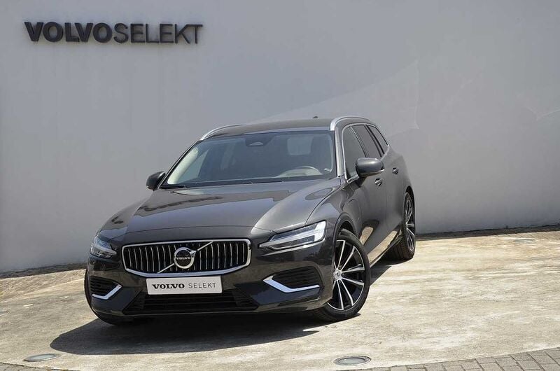 Usado Volvo V60 Core 350 HP (257 kW) 2024 Cinzento Carrinha