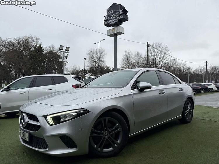Cinza Usado 2020 Mercedes A200 Style Sedan | € 27.950 (Preço elevado) - Imagem 1/1