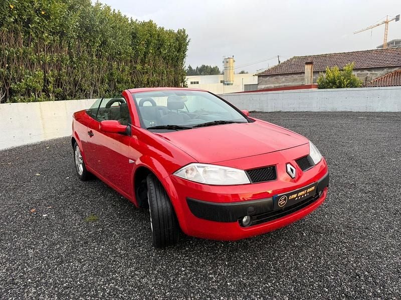 Usado Renault Mégane Cabriolet Dynamique 110 HP (80 kW) 2004 Vermelho Cabrios