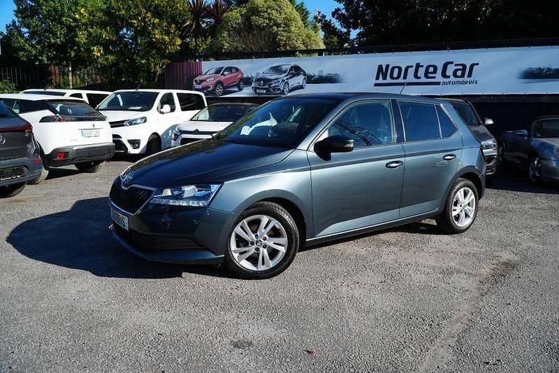 Cinza Usado 2021 Skoda Fabia Ambition | € 10.450 (Preço justo) - Imagem 1/4