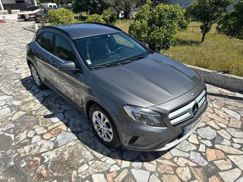 Cinzento Usado 2017 Mercedes GLA180 SUV | € 17.999 (Bom preço) - Imagem 1/4