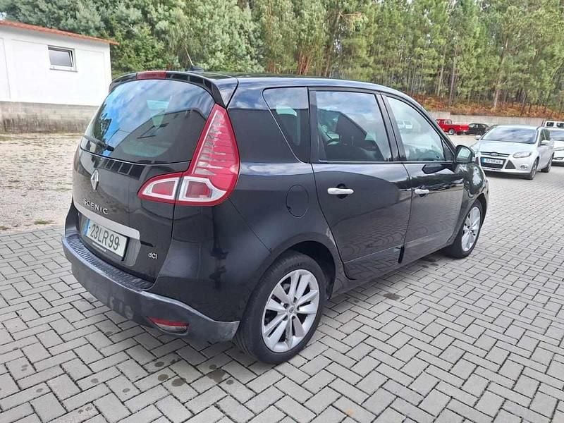 Usado Renault Scénic III 110 HP (80 kW) 2011 Preto Monovolume
