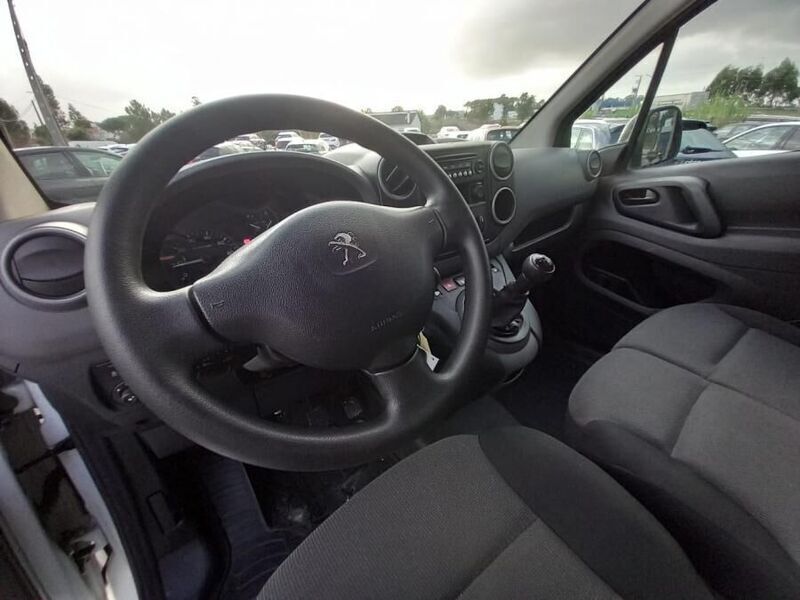 Branco Usado 2017 Peugeot Partner Monovolume | € 9.999 (Preço justo) - Imagem 1/4