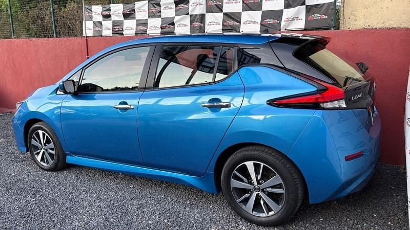 Usado Nissan Leaf N-Connecta 110 kW (150 HP) 2021 Azul escuro Citadino
