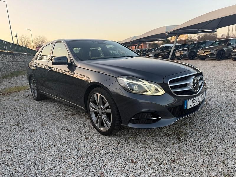 Usado Mercedes E300 Avantgarde 231 HP (169 kW) 2013 Cinza Sedan