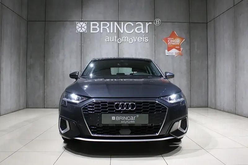 Usado Audi A3 110 HP (80 kW) 2023 Cinza Sedan