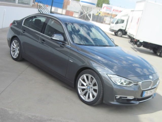 Cinza Usado 2014 BMW 325 Sedan | € 19.000 - Imagem 1/4