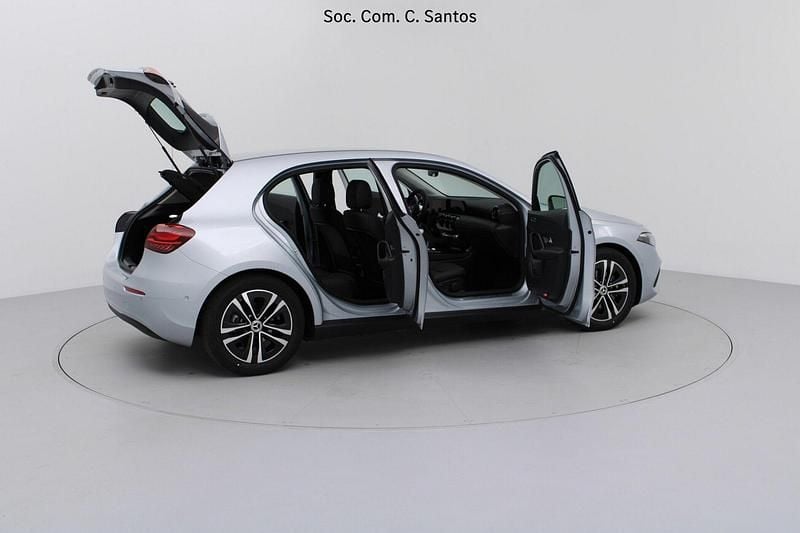 Usado Mercedes A180 Advanced 116 HP (85 kW) 2025 Cinza Sedan