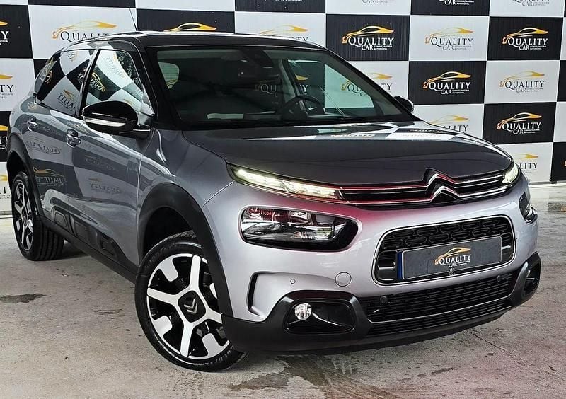 Cinza Usado 2020 Citroën C4 Feel | € 18.250 (Preço justo) - Imagem 1/4
