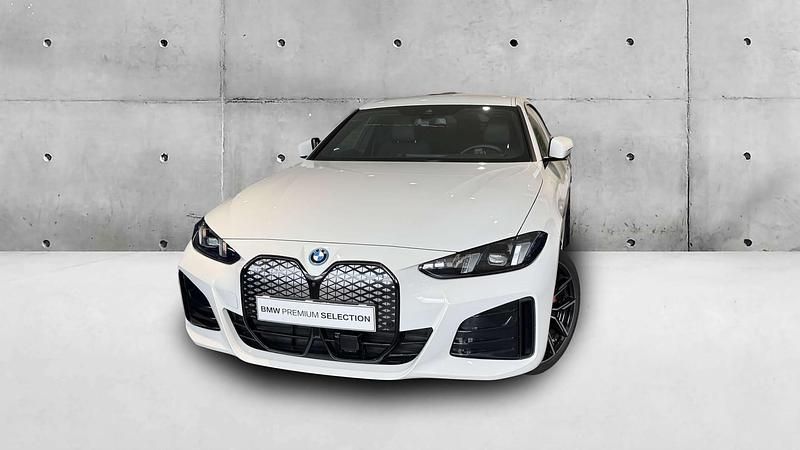 Branco alpine Usado 2024 BMW i4 Comfort Edition Sedan | € 54.900 (Preço justo) - Imagem 1/4