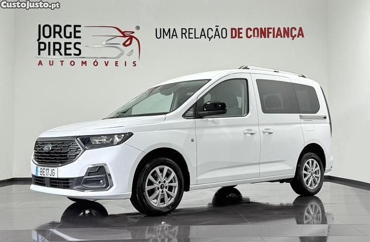 Branco Usado 2023 Ford Tourneo Titanium Carrinha | € 24.990 - Imagem 1/1