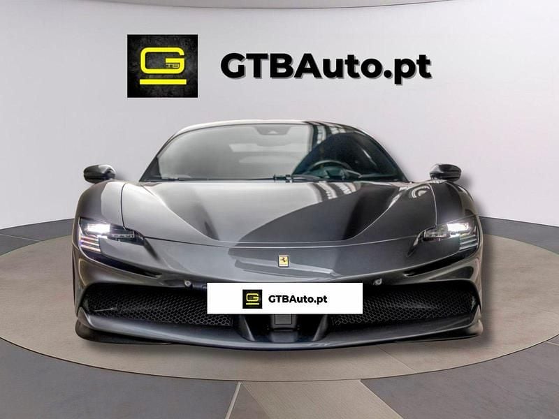 Cinza Usado 2022 Ferrari SF90 Coupé | € 429.000 - Imagem 1/4