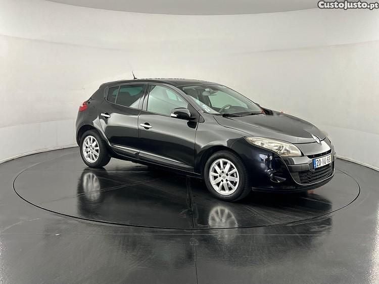 Preto Usado 2010 Renault Mégane III Dynamique Citadino | € 3.300 - Imagem 1/1