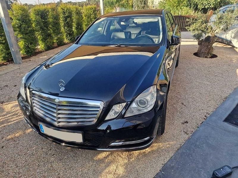 Usado 2010 Mercedes E220 Sedan | € 11.000 (Bom preço) - Imagem 1/4