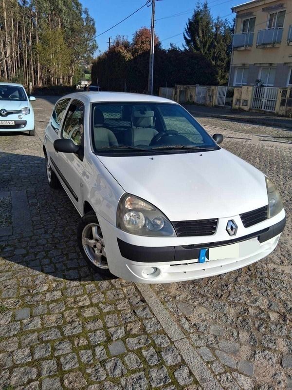 Branco Usado 2004 Renault Clio II Carrinha | € 1.750 (Super Preço) - Imagem 1/4