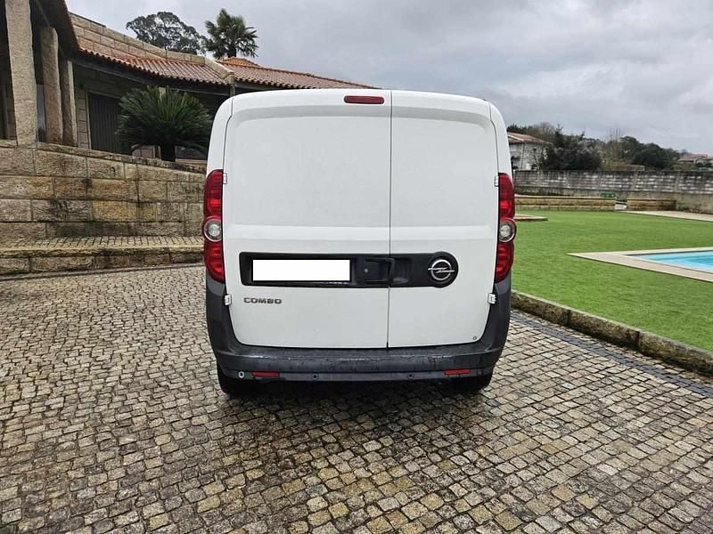 Usado Opel Combo 105 HP (77 kW) 2017 Branco Carrinha
