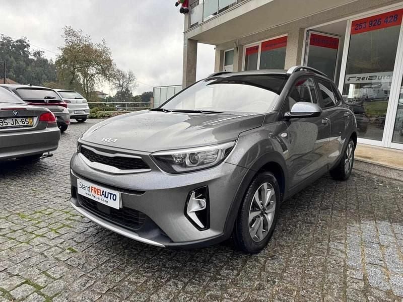 Usado Kia Stonic 84 HP (61 kW) 2025 Cinzento SUV