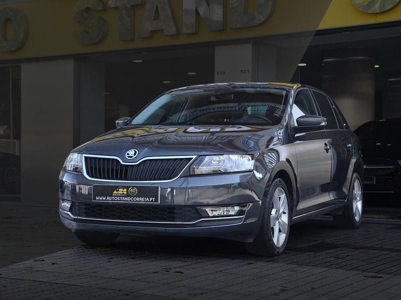 Cinzento Usado 2018 Skoda Rapid Style Carrinha | € 13.900 - Imagem 1/4