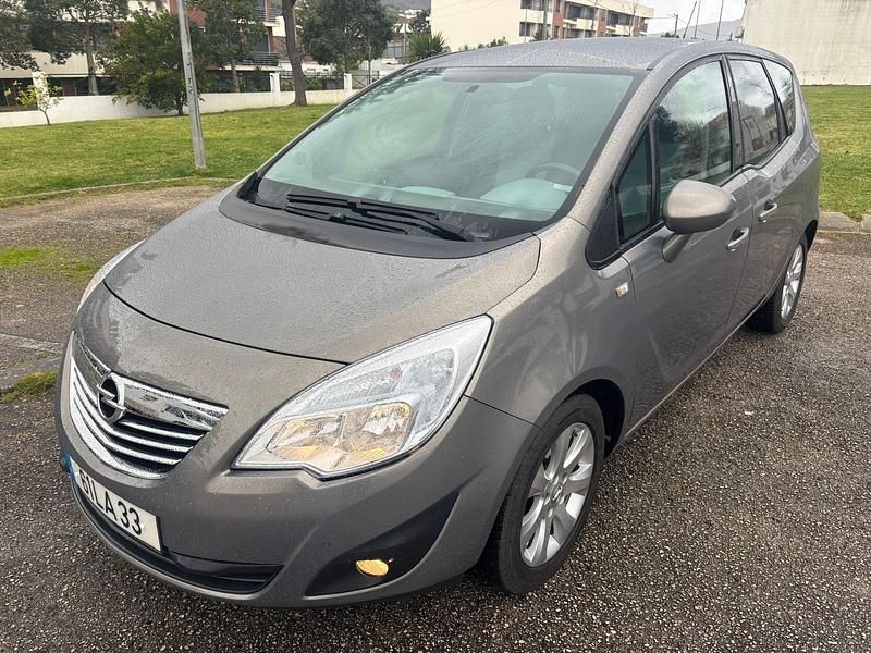 Castanho Usado 2010 Opel Meriva Cosmo Monovolume | € 4.950 - Imagem 1/4