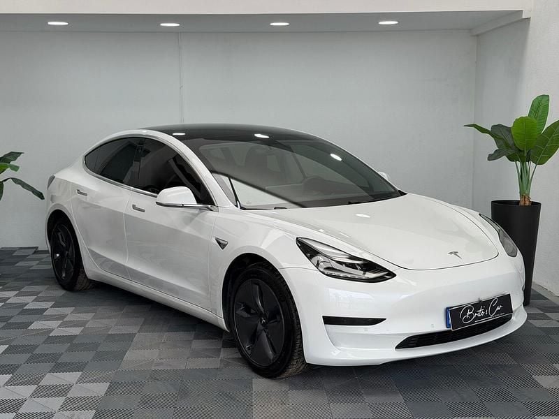 Branco Usado 2020 Tesla Model 3 Standard Range Plus Sedan | € 24.990 (Preço justo) - Imagem 1/4