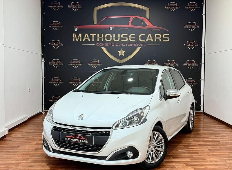 Branco Usado 2019 Peugeot 208 Allure Citadino | € 14.900 (Preço elevado) - Imagem 1/4