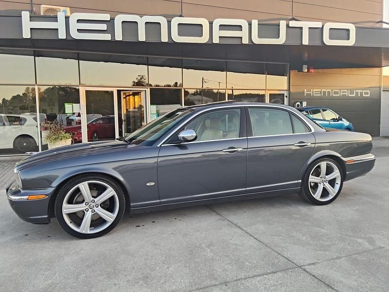 Cinza Usado 2006 Jaguar XJ6 Sovereign Sedan | € 25.900 - Imagem 1/4