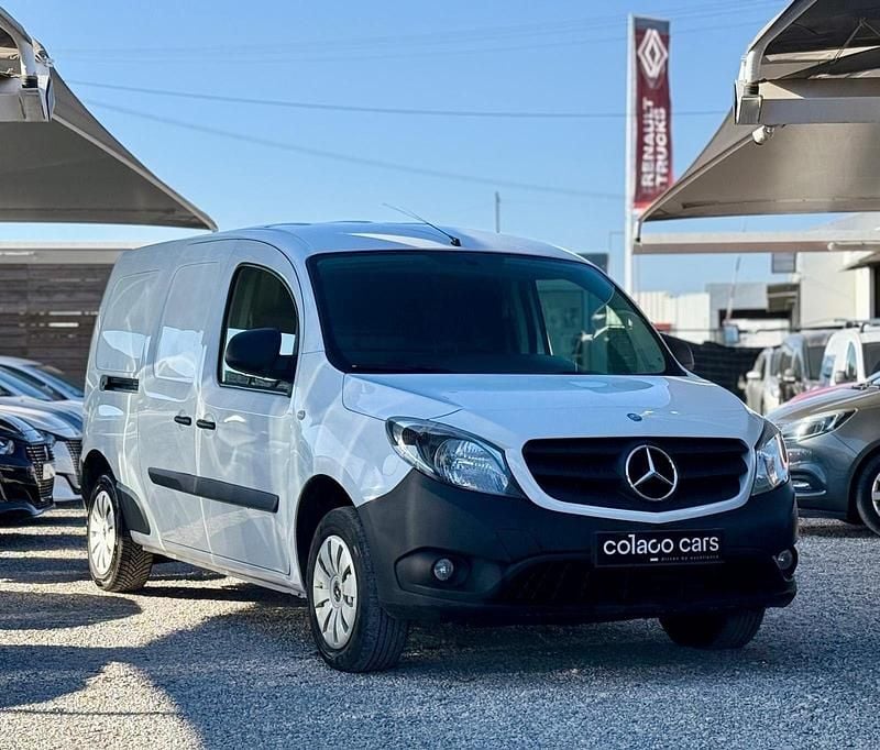 Branco Usado 2019 Mercedes Vito Van | € 13.900 - Imagem 1/4