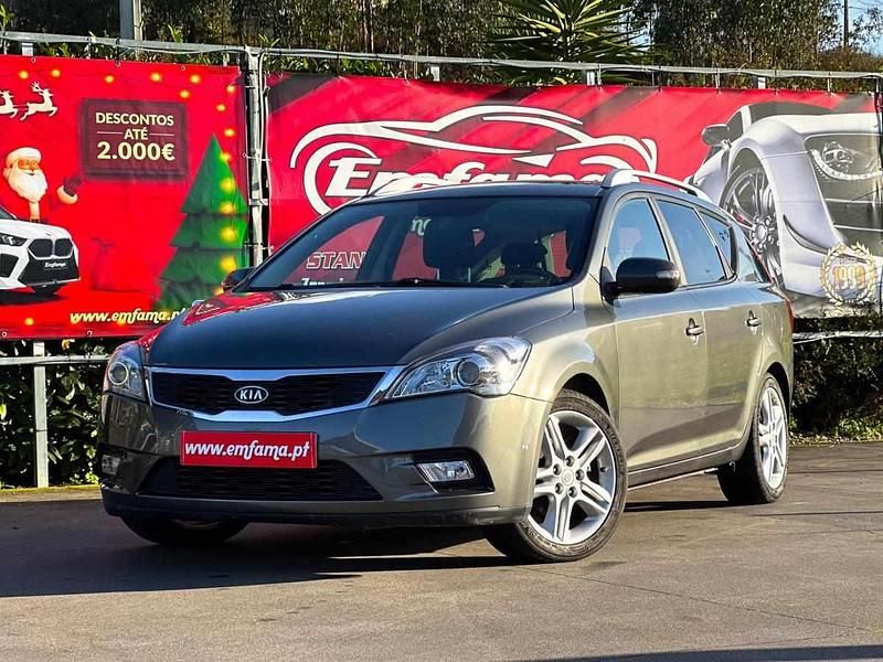 Cinzento Usado 2009 Kia Ceed Sportswagon Carrinha | € 6.950 - Imagem 1/4