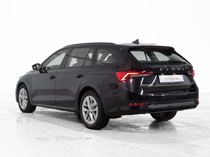 Usado Skoda Octavia Style 204 HP (150 kW) 2023 Preto Carrinha
