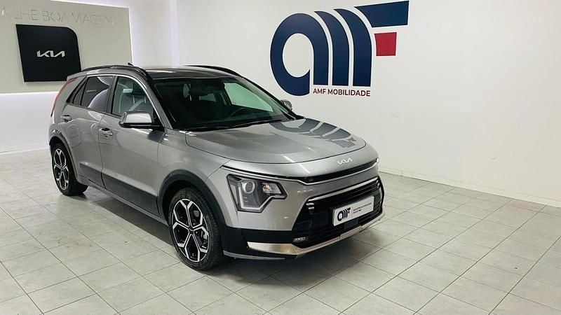 Cinza Usado 2024 Kia Niro SUV | € 31.250 (Preço justo) - Imagem 1/4