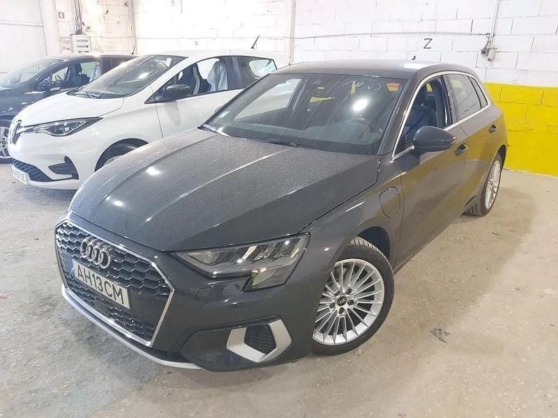 Cinzento Usado 2021 Audi A3 Sportback e-tron Sedan | € 27.800 (Preço justo) - Imagem 1/4