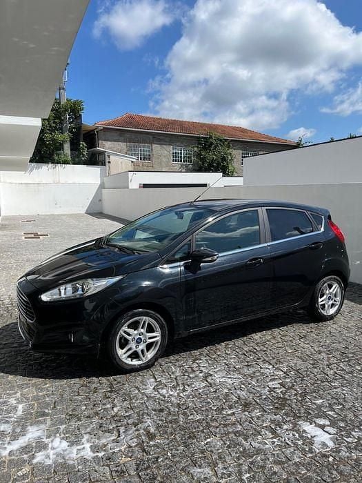 Usado 2015 Ford Fiesta Titanium Sedan | € 6.999 (Bom preço) - Imagem 1/4