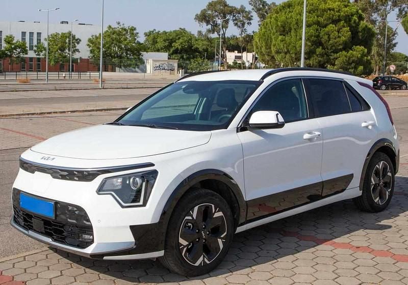 Branco Usado 2023 Kia e-Niro SUV | € 32.000 - Imagem 1/4