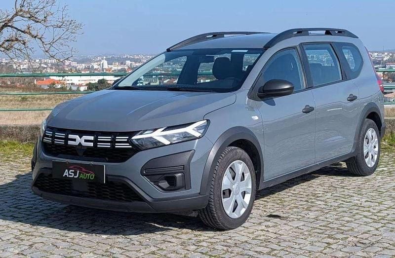 Usado Dacia Jogger Essentiel 110 HP (80 kW) 2023 Cinza Monovolume