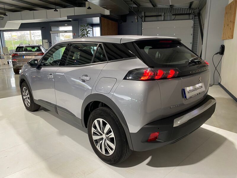 Usado Peugeot 2008 Active 102 HP (75 kW) 2023 Cinzento SUV