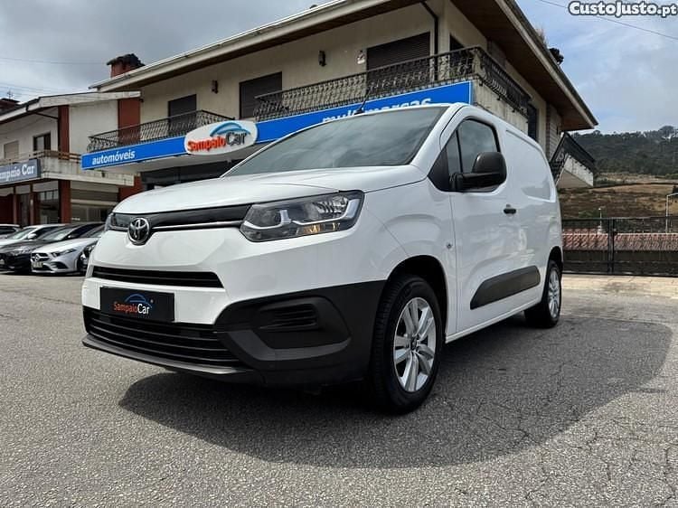 Usado Toyota Proace Comfort 102 HP (75 kW) 2021 Branco Monovolume